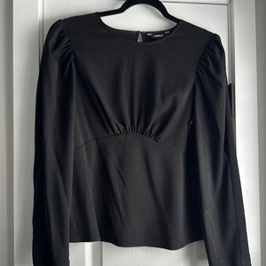 Black express dress shirt with puffed sleeves